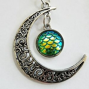 Silver filigree crescent moon fish scale necklace - iridescent teal green NWT